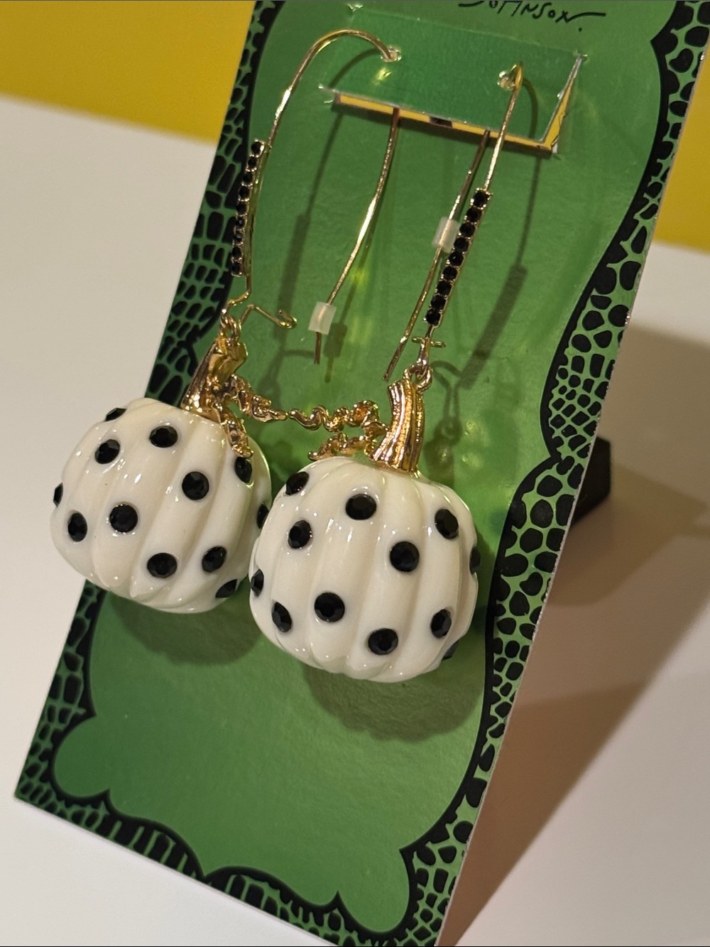 Accessories Subcategory Identification - Picture 2 of 3